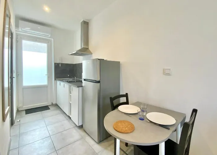 Apartament Le Sully, Confort En Centre & Climatise Nîmes